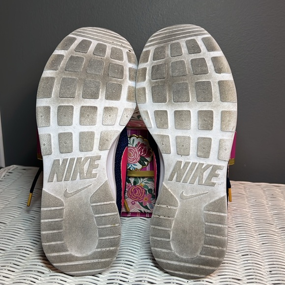 Nike Sneakers - Picture 9 of 14